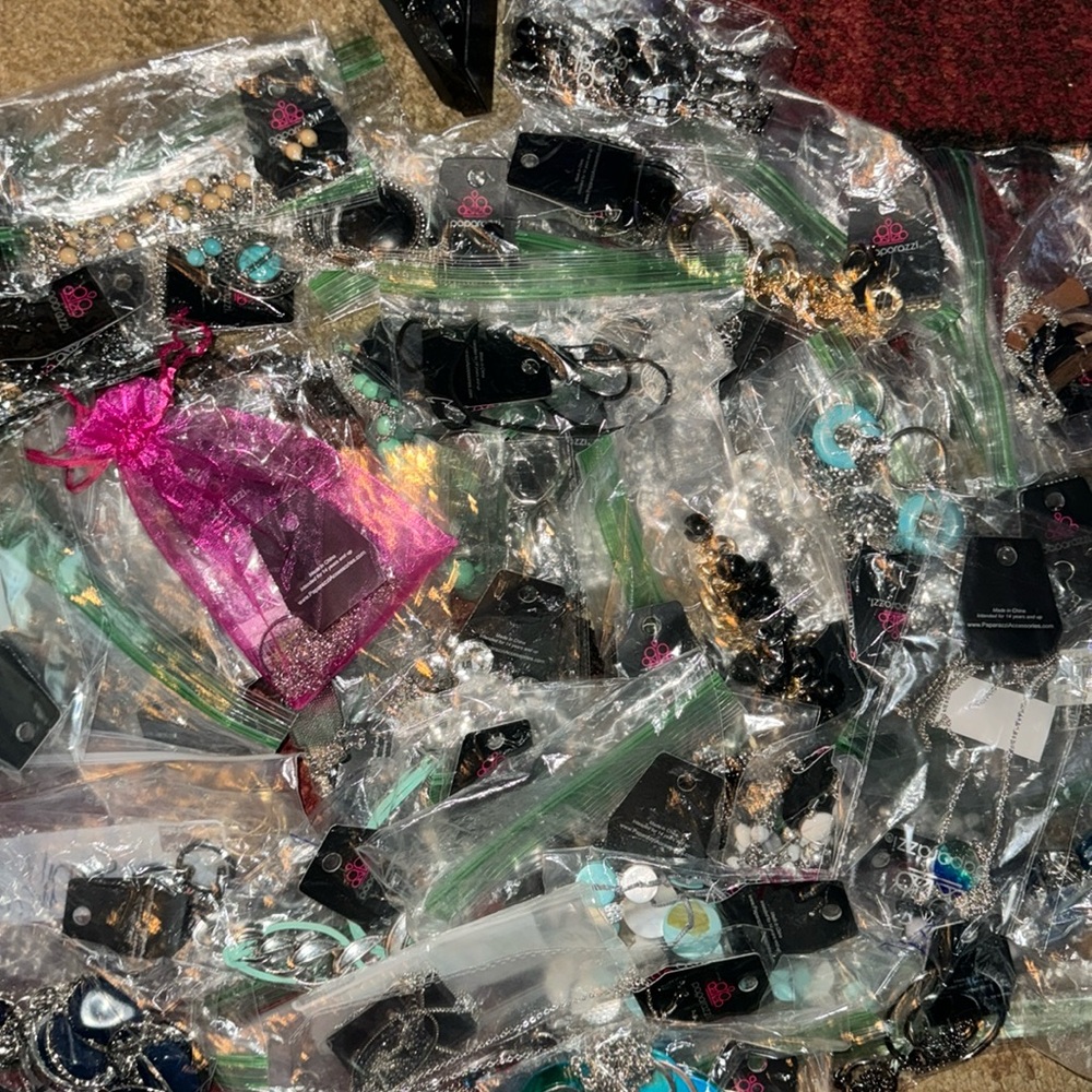 40 piece paparazzi necklaces‎ (longer)